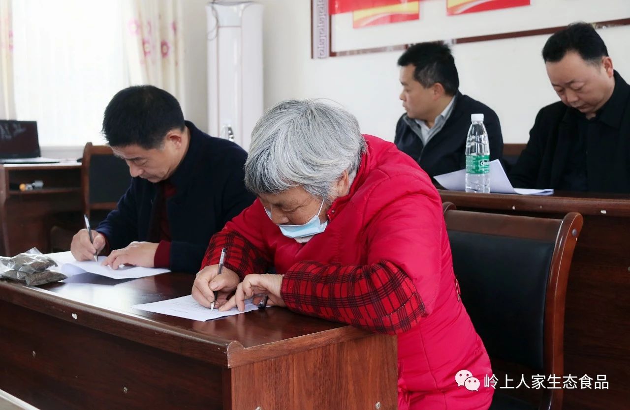 一場(chǎng)重要的簽約儀式在芭芒店舉行
